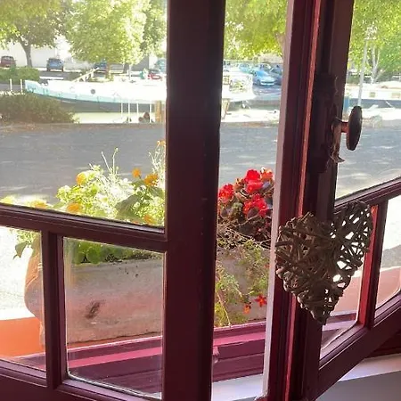 Le Du Port Canal Couette-café *